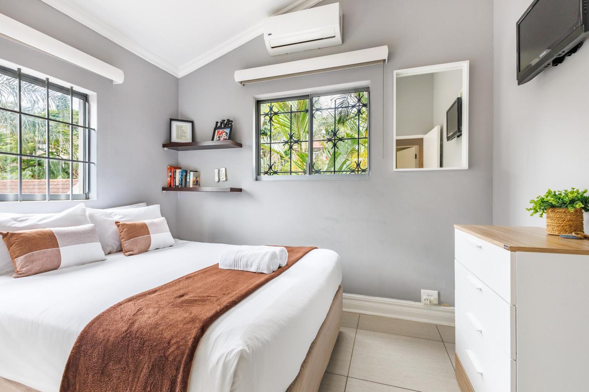 Beachside Escape In - Pizza Oven, Pool, Back - Up Power Apartamento Ballito